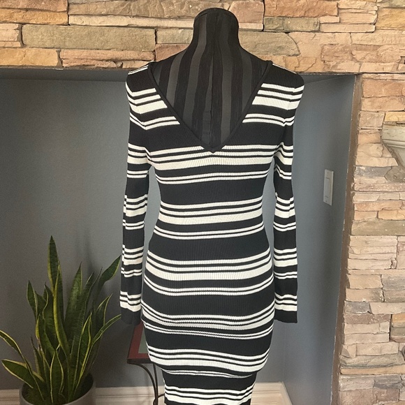 Kendall & Kylie Stretch Knit Bodycon Sweater Dress Preppy Stripe Black White L - Picture 6 of 10